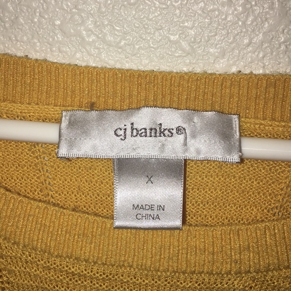 Women’s Sweater - Picture 3 of 3